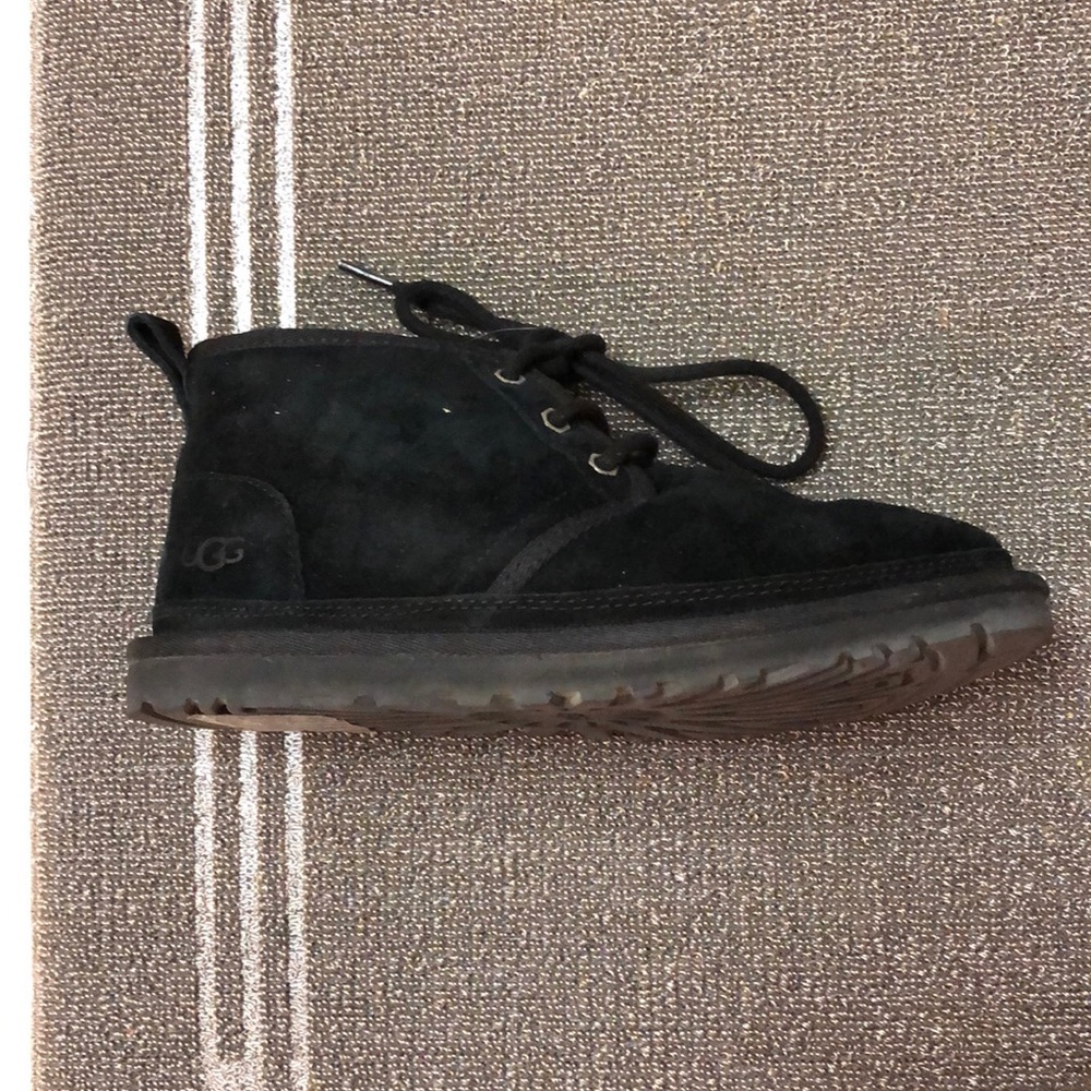 Ugg Neumel black suede short boot